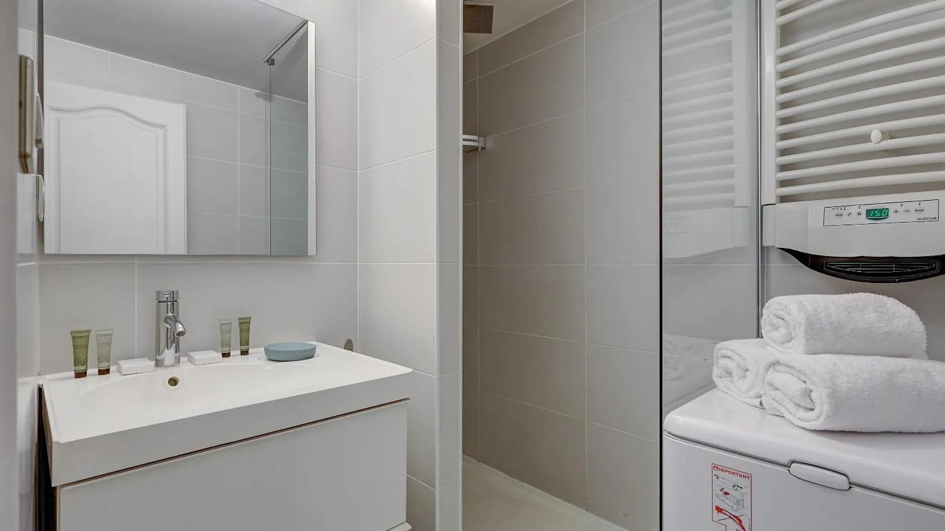 106 - Fabulous Studio In Champs Elysees باريس