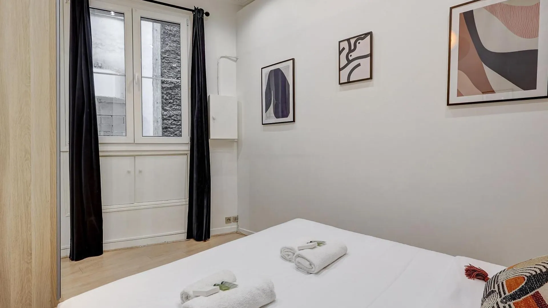 106 - Fabulous Studio In Champs Elysees باريس شقة